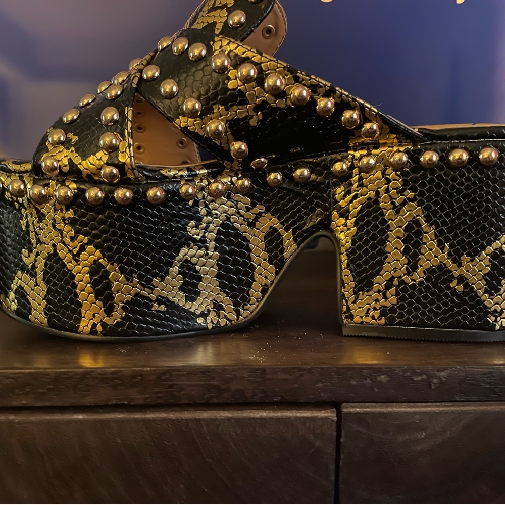 Size 7 1/2 black and gold mule